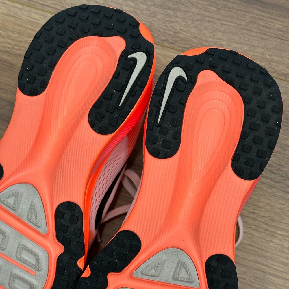 Nike Vomero 18 Running Shoe in Atmosphere/ Black/ Crimson Size 7 - Picture 14 of 16